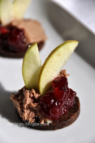 canapes su pastetu