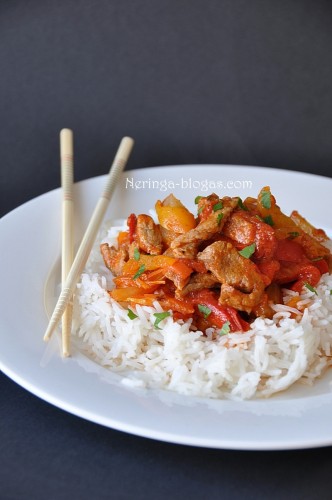 mesos troskinys su curry pasta