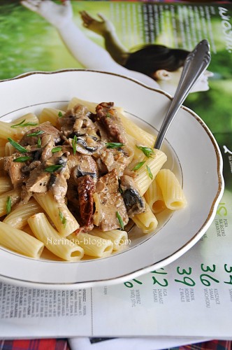 tortiglioni, kiaulienos ispjova ir dz. pomidorai