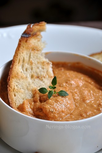 hummus su dz. pomidorais