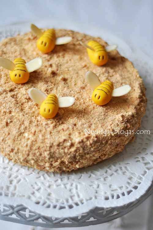ploniasluoksnis medaus tortas