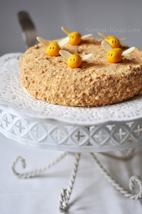 ploniasluoksnis medaus tortas