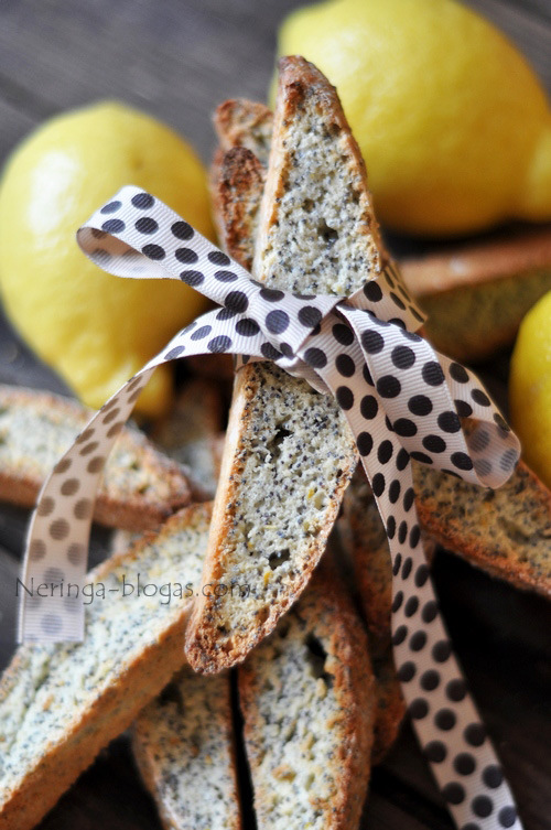aguoniniai biscotti su citrinos natele