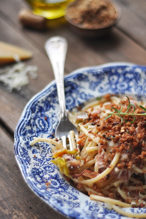 pasta su porais bei duonos trupiniais