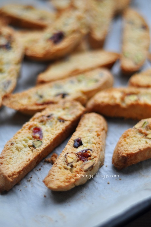 biscotti su pistacijom bei dziovintom spanguolem