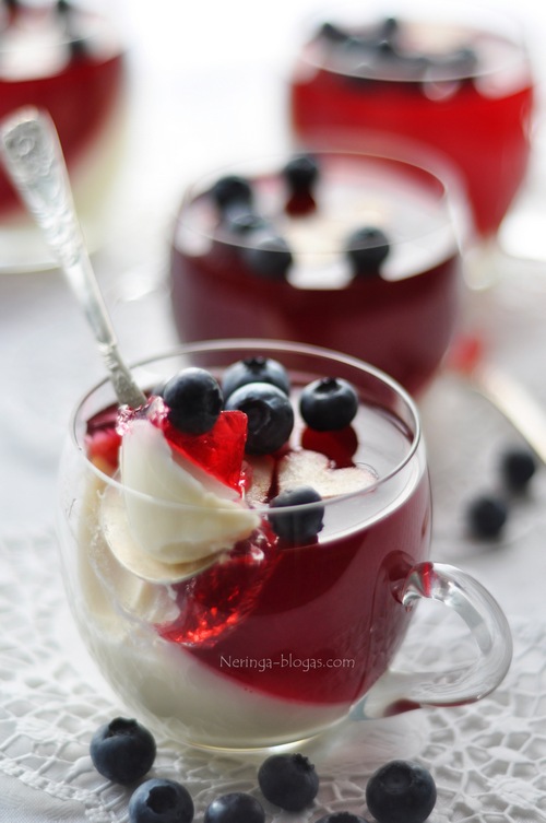 panna cotta su serbentu zele