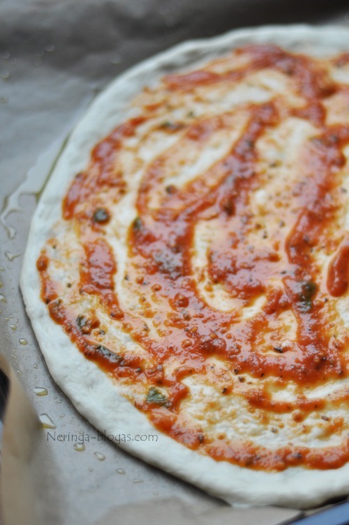 vegetariska pica su keptomis darzovemis