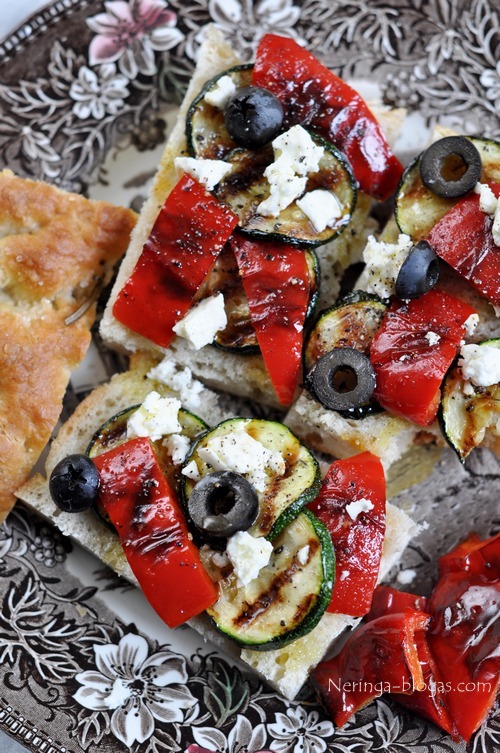 focaccia duonele su keptom darzovem