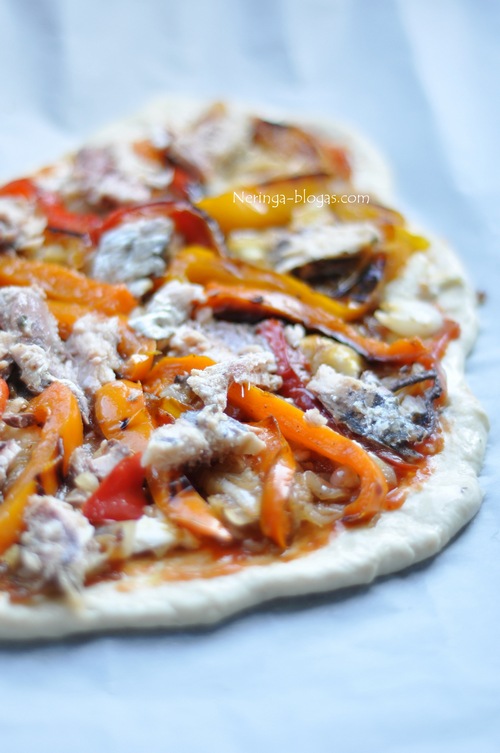 pizza su keptom darzovem ir sardinem