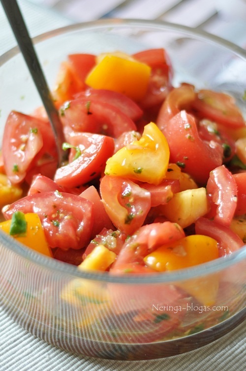pomidoru salotos