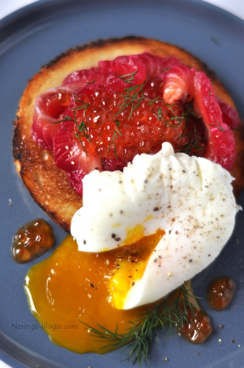 gravlax - lasisa marinuota su burokeliais