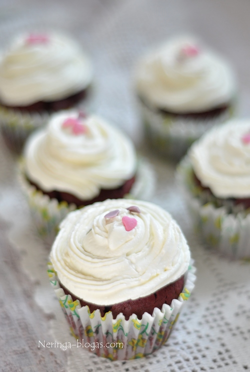 raudonojo velveto keksiukai (red velvet)