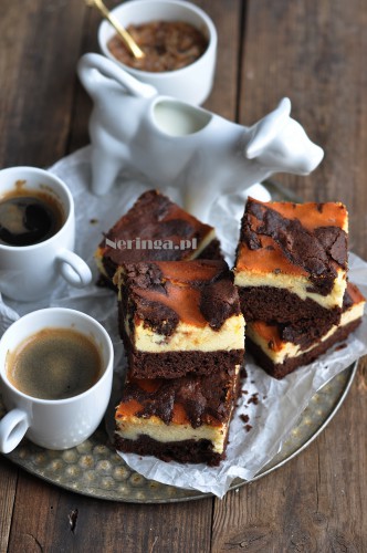 brownis su varskes sluoksniu